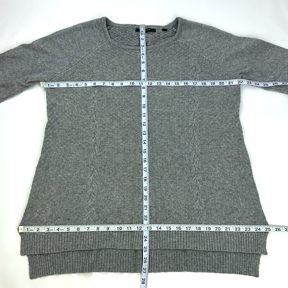 Cyrus Oversized Heather Gray Sweater. Hi-Lo Hem. Size Large. - Picture 4 of 12
